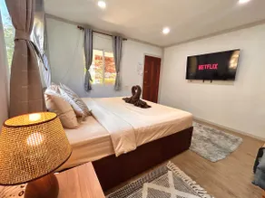 Jungle Nest • 3 min ZenBeach • 4K TV & Garden View - Image 4