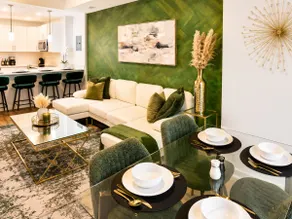 Luxury Midtown Skyline Retreat - Image 2