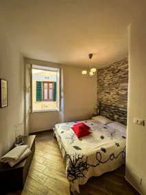 Central Vernazza Budget Rooms - Image 2