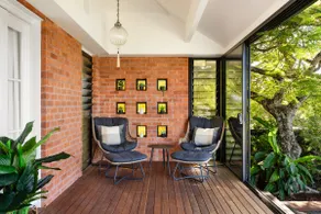 Merlin | Luxury Riverfront Escape, Walk to beach - Image 3