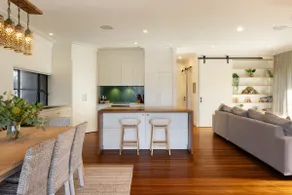 Merlin | Luxury Riverfront Escape, Walk to beach - Image 4