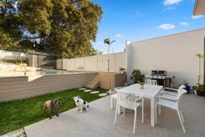 Luxury home with private pool & pet friendly - Image 3