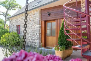 Stone house in a private hamlet - Image 4