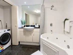 Convenient and central one bed Parramatta CBD - Image 5