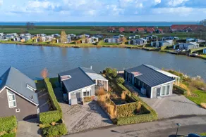 Waterlodge Wemeldinge with private jetty - Image 5