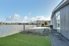 Waterlodge Wemeldinge with private jetty - Image 3