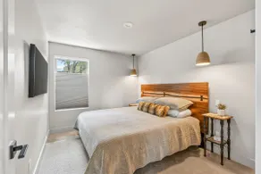 Luxe Downtown Getaway•Balcony Fire Pit•EV Charger - Image 5