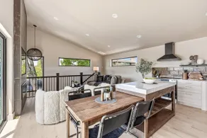 Luxe Downtown Getaway•Balcony Fire Pit•EV Charger - Image 5