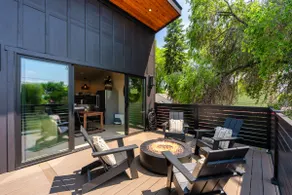 Luxe Downtown Getaway•Balcony Fire Pit•EV Charger - Image 3