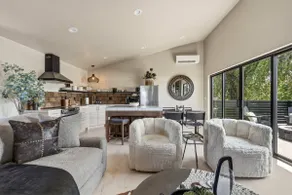 Luxe Downtown Getaway•Balcony Fire Pit•EV Charger - Image 2