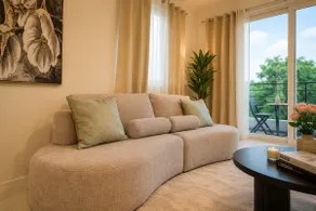 Kingston 2BR · Rooftop Pool · 24hr Security - Image 3
