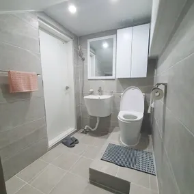 (Room 104) #TwinBeds #EmotionalAccommodation #BeamProjectorCinema #CookingAllowed - Image 5