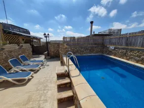 Haven Farmhouse With Private Pool - Image 4