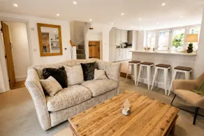 Log Fire Cottage 9-mins to Longleat - sleeps 6 - Image 4