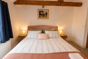 Log Fire Cottage 9-mins to Longleat - sleeps 6 - Image 3