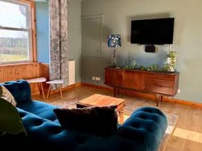 Ambrisbeg Cottage, Loch Quien, Isle of Bute - Image 2