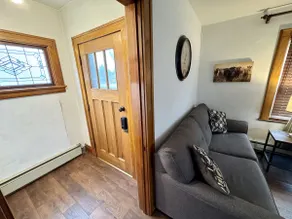 Charming 2-Bedroom House Close to Buffalo Airport - Image 3