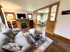Charming 2-Bedroom House Close to Buffalo Airport - Image 4