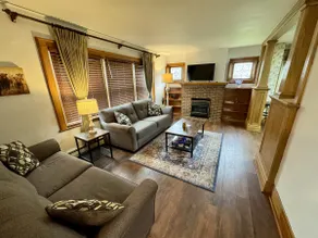 Charming 2-Bedroom House Close to Buffalo Airport - Image 2