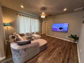 Newly Renovated Family Retreat - Image 3