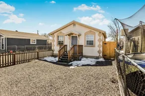 Cowboy Bunkhouse A Rustic Charm Meets Comfort in Denver - Image 2
