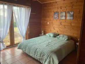 Wooden house with enclosed grounds - Image 4