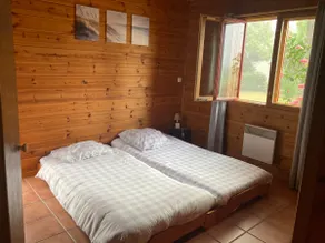 Wooden house with enclosed grounds - Image 5