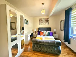 2 Bed Apt, 4 Beds, 3 TVs Plus Parking - Image 2