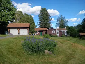 Waterfront Lakehouse • Private Dock •Sleeps 8 - Image 2