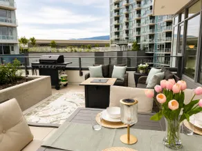 Pool Deck Walkout-Lakefront Luxury Resort Aqua 3 - Image 3