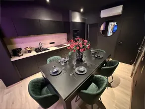 Las Vegas Capsule: poker table - hot tub - sauna - Image 5