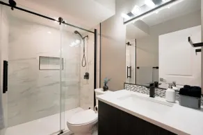 Modern newly reno’ed home away from home with AC - Image 4