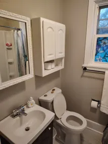 Historic efficiency apartment, quiet neighborhood - Image 5