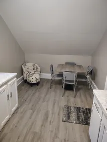Historic efficiency apartment, quiet neighborhood - Image 3