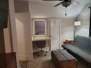 Historic efficiency apartment, quiet neighborhood - Image 2