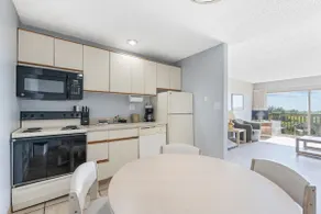 Ocean View Pet-Friendly 1-Bedroom Family Suite - Pool and Hot Tub - Image 5