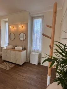 Air-conditioned family home with garden - Image 2