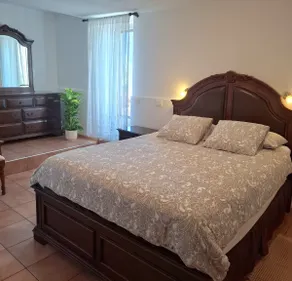 Sunny Side Apartment - Image 2