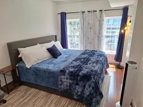 Central Georgetown • King Bed • Full Kitchen - Image 2
