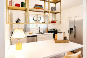 Charming Cottage w/2 queen beds - 1m to downtown! - Image 3