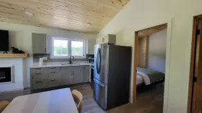 Blaeberry Bungalows, Glacier Cabin - Image 2