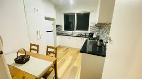 Full furnished One-bedroom house in Ringwood - Image 3