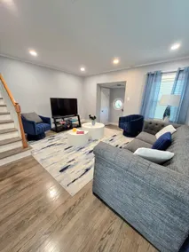 Spacious 4BR Near Chicago – Movie Room & Sunroom - Image 2