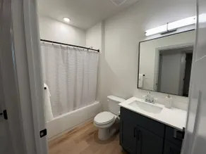 Luxury Townhouse w/ amenities 5 min to UCO - Image 5