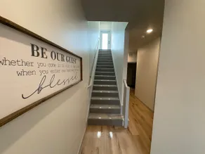 Luxury Townhouse w/ amenities 5 min to UCO - Image 3