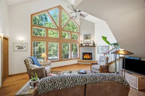 Beachcombers Island Hideaway - Image 3
