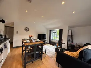 Stylish 1-Bed Apartment near Guildford Station - Image 3