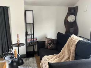 Stylish 1-Bed Apartment near Guildford Station - Image 4