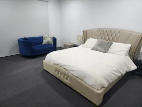 Spacious 5-Bedroom Family Home Near Melbourne - Image 4