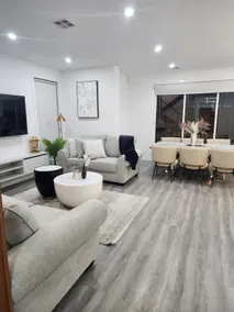 Spacious 5-Bedroom Family Home Near Melbourne - Image 2